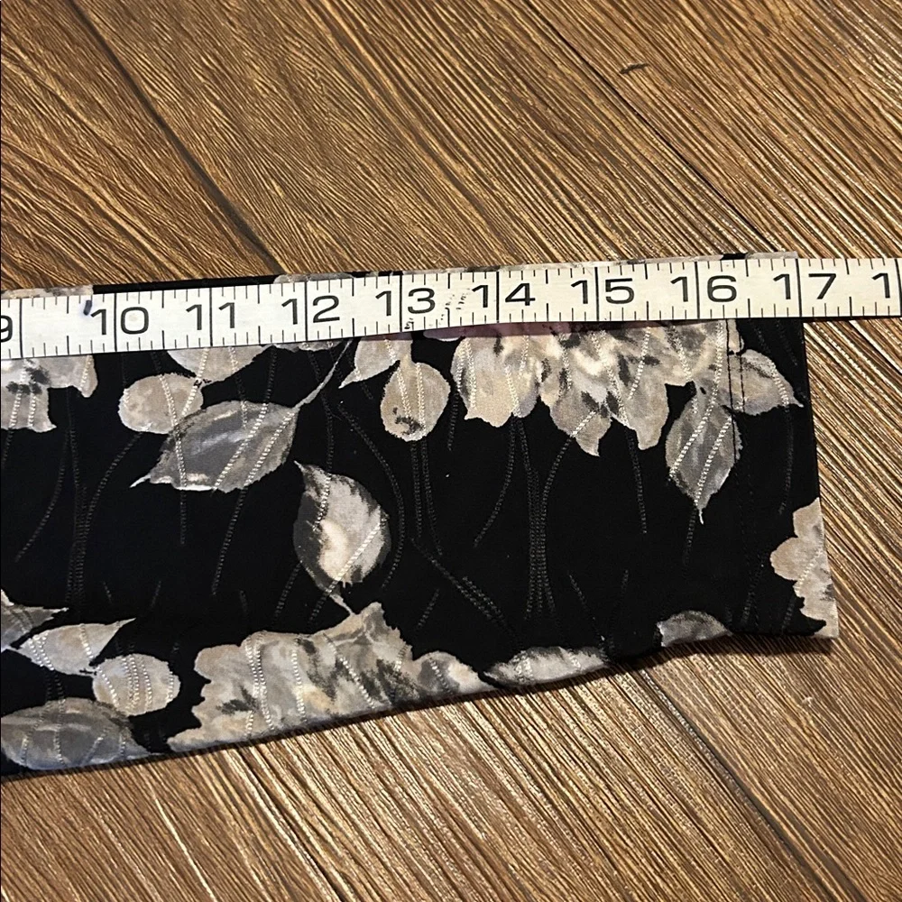 Croft & Barrow Black and Cream Leaf Pattern Top - Picture 7 of 7